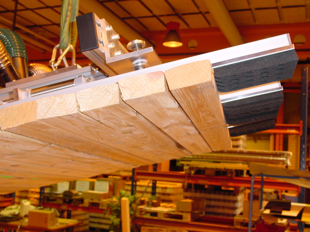 Flächengreifer für rohe Holzbalken